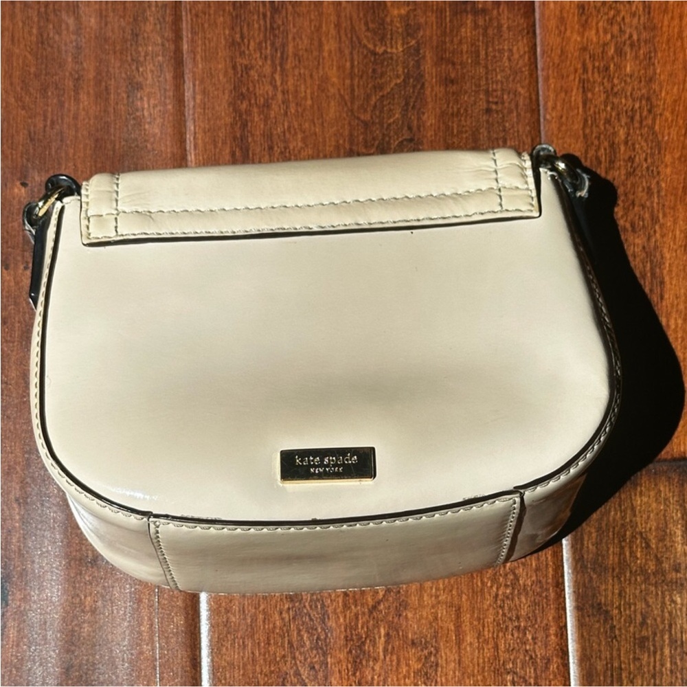 Kate Spade Beacon Court Angelica Cream Leather Bow Crossbody Bag - Picture 3 of 12